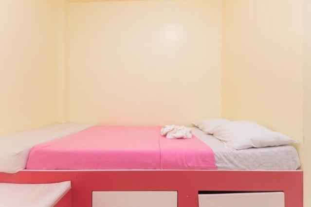 Bambooze Hauz Hotel Balabag  Room photo